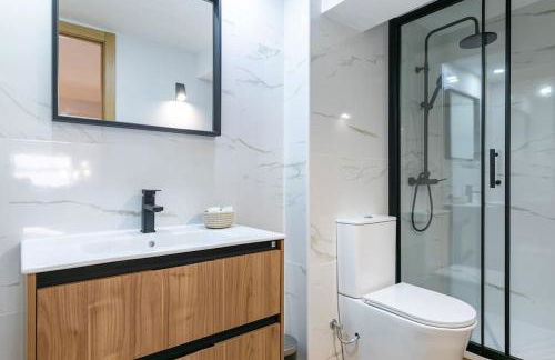 Nice new duplex in front of Palacio VistaAlegre - Photo 30