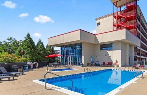 New 2 Bed 2 Bath Condo with Pool at BMS - Foto 30