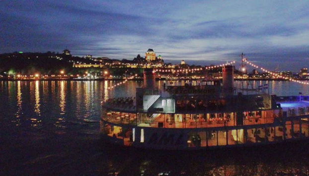 Passeio de barco ao anoitecer por Quebec