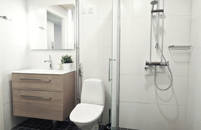 Modern 1BR Apt with Sauna, Balcony & Free Parking - Foto 13