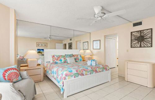 Oh Buoy! Catch the Breeze at This Beachfront Escape! Sleeps 8! - Foto 61