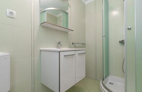 Modern Villa with Pool - Photo 22