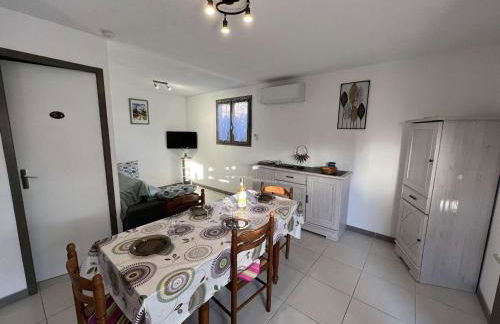 Maison avec Cour, Piscine Sécurisée, Climatisation, 3 Chambres, Proche Plage, 8 Personnes - FR-1-701-33 - Foto 7