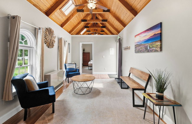 TuckAway Suites at East Branch - Foto 71