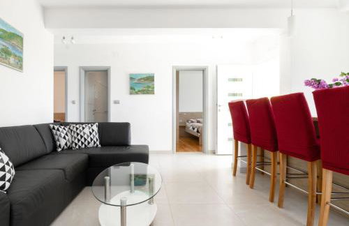 Modern Villa with Pool - Photo 3