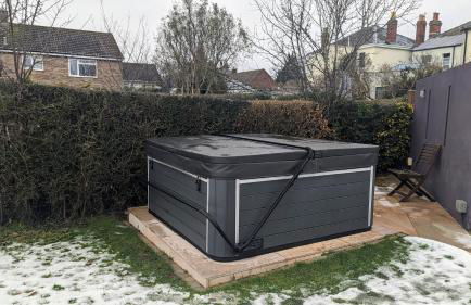 Cheltenham large house with gym, bar & hot tub - Photo 31