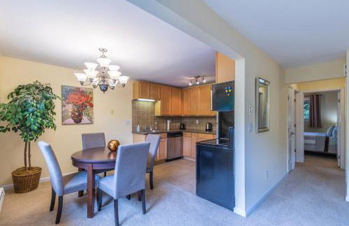 the Juliet, Best Area, 2 Bedrooms, WD, Jacuzzi Bath, New Carpet, 825sf - Foto 6