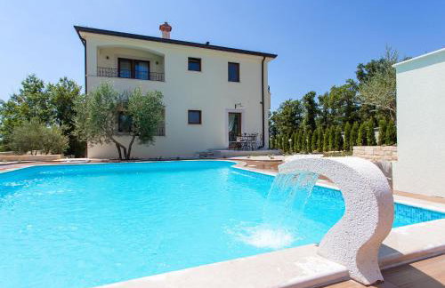 Villa Birikina with Pool - Photo 5