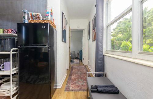 Serene Cottage Retreat Ideal for Couples & Solo Travelers - Photo 11