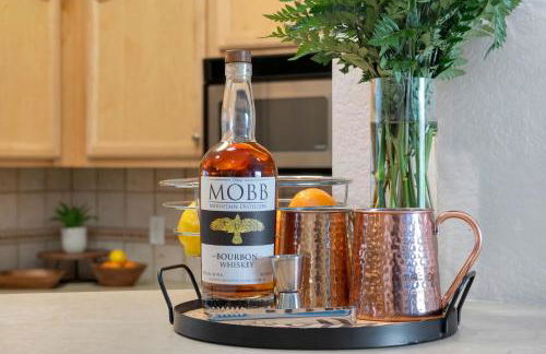 Timberline Retreat - King Bed, Fireplace & Pool! - Foto 23