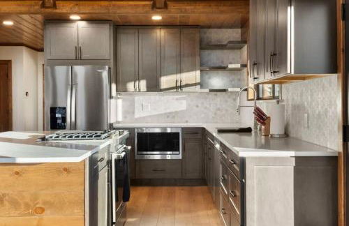 3BR+Loft Modern Mountain Retreat w Hot Tub - Foto 12