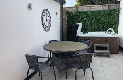 Private Luxury By The Sea, With A Personal Gym, Hot Tub, And Free Parking! - Photo 63