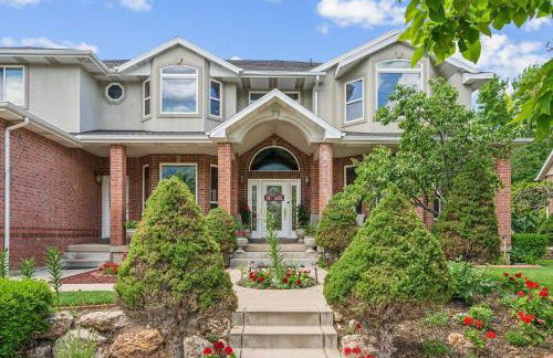 Mountain View Mansion - Photo 1