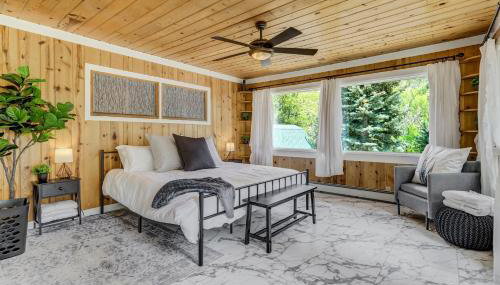 The Stone Lodge - Sleeps 15 - Hot Tubs - Game Room - Photo 4