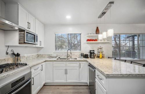 Cozy single story 2 bdrm family home near the BLVD - Foto 10