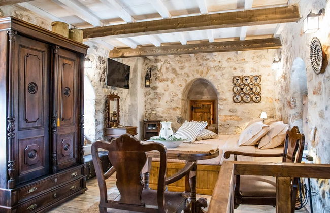 Dandy Villas Tower House Built in 17th Century Pool - Photo 1