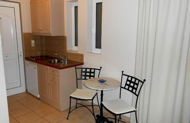 Lambrinos Suites - Photo 17