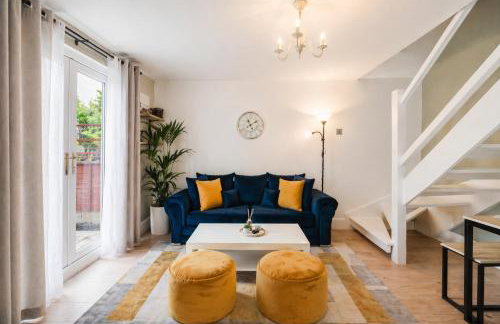 Modern 2 Bedroom House with Parking - Photo 45