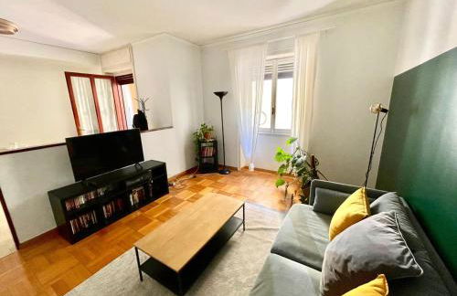 Downtown Milan Chic Apartment - Quiet Retreat with Free WIFI & Air Conditioning - Photo 7