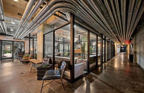 Luxury Downtown Loft Getaway with Gym, Pool, Game room - Foto 21