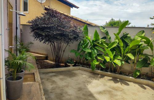 Studio completo com ar, garagem e varanda espaçosa - Ideal para 3 pessoas - Foto 9