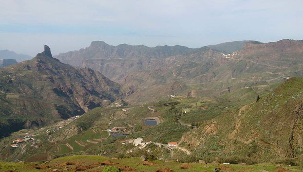 Osservando il paesaggio nel percorso verso il Roque Nublo