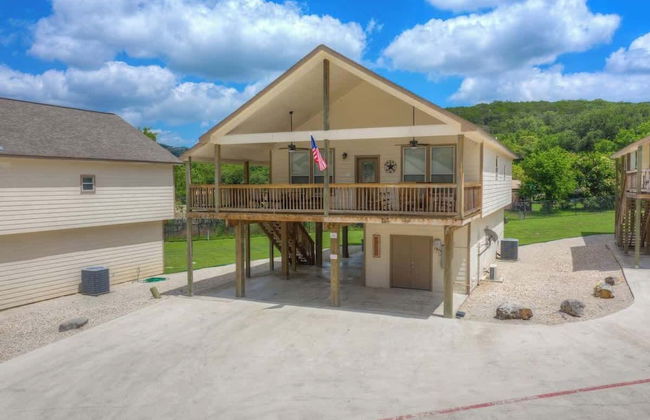 Let's Go Tubing! Awesome House-next to River! - Foto 1