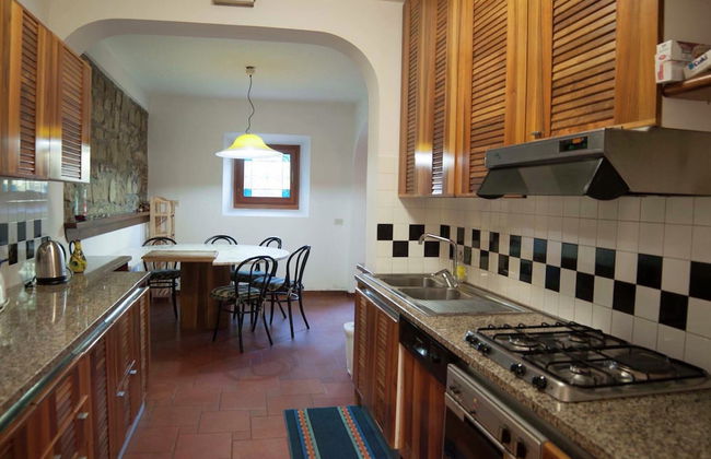 Villa in Casentino With Pool & Castle Views - Foto 14