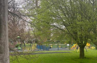 Stylish Home With Full Amenities - Photo 28