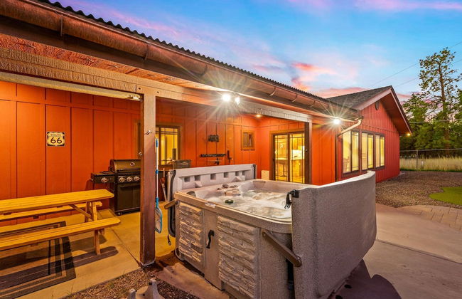 Spacious Canyon Peak Pine View Home Game Room Hot Tub - Photo 10