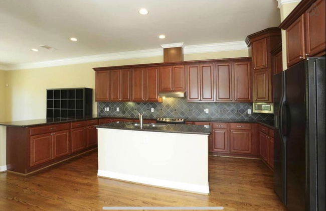 4 Story Rooftop - Executive Corporate Housing - Photo 26