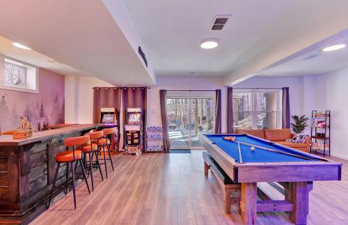 Chalet with Hot Tub, Game, Movie Room, Lake and Pool Access - Foto 40