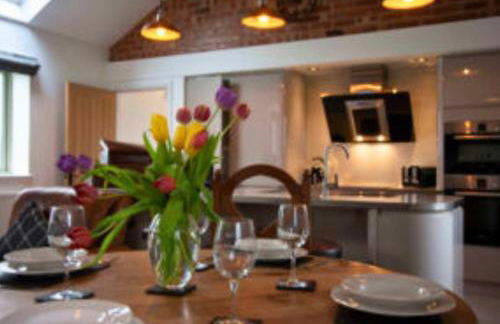 Bowland Breaks-A Luxury Barn Conversion with Optional Hot Tub, Log burner and countryside views - Foto 11