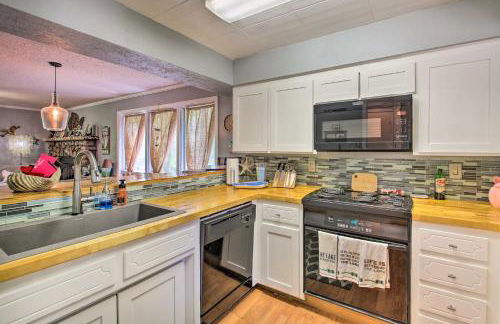 Mount Ida Condo with Balcony and Resort Amenities - Foto 8