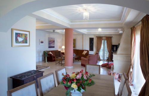 Avra Private Suites - Photo 46