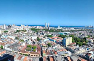 Confortável apartamento com 2 quartos, sendo um suíte, varanda, ampla sala, cozinha área de serviço e banheiro social - Foto 31