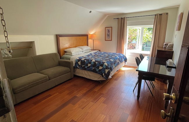 West Broadway guesthouse - Photo 27