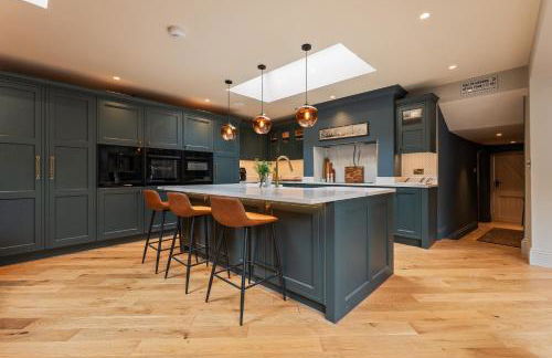 St James Cottage - Luxurious Dorset Escape in Idyllic Milton Abbas - Photo 2