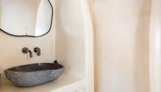 Petrias Pool House - Photo 4, Shower