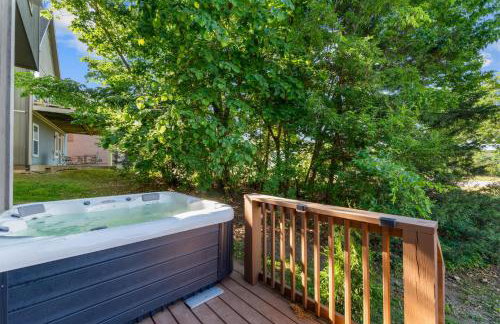 Hickory Hideaway with Communal Pool Access - Photo 63