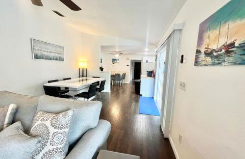 Dream Vacation Home w Heated Pool Close to Beaches Clearwater St Pete Quiet with Big Backyard - Foto 26