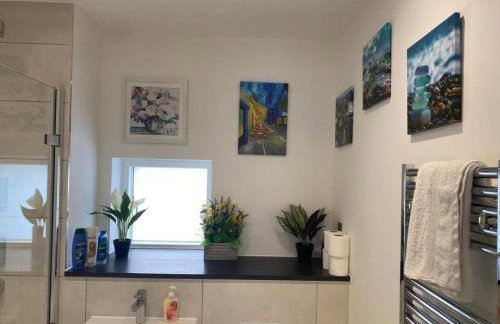 Exquisite & Contemporary 2 Bed Apartment w Parking 10 mins walk to Papworth, Addenbrookes hospitals & Bio Medical Campus - Foto 26