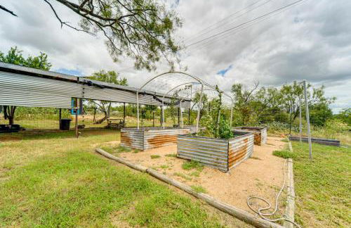 20-Acre Property with Trail Hill Country Hideaway! - Foto 26