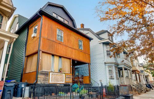 15 Mi to NYC Apartment in Newark - Photo 3