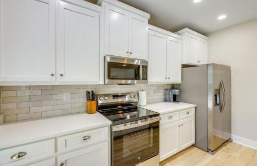 Close to Sports Complex Modern Millbrook Duplex! - Foto 8