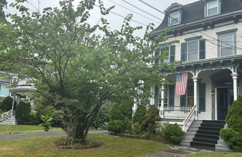 2Br Private Victorian Apartment in City location on half acre Sleeps 5 - Foto 1