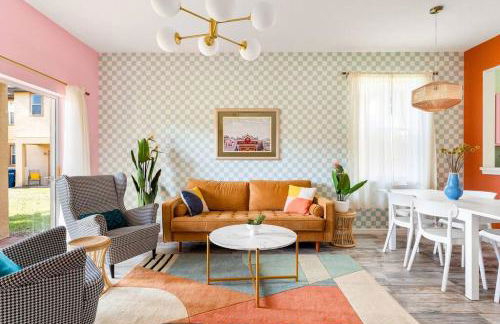 Disney World Cinderella Castle Lazy River Pool & Game Room - Foto 17