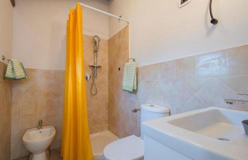3 Bedroom Amazing Apartment In Benabbio - Foto 16