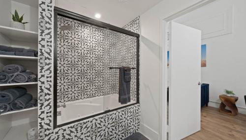 Party in Gaslamp 4BR Downtown Pad with Bathtub - Foto 5