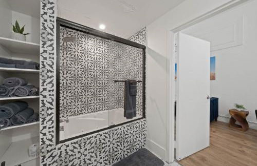 Party in Gaslamp 4BR Downtown Pad with Bathtub - Foto 5